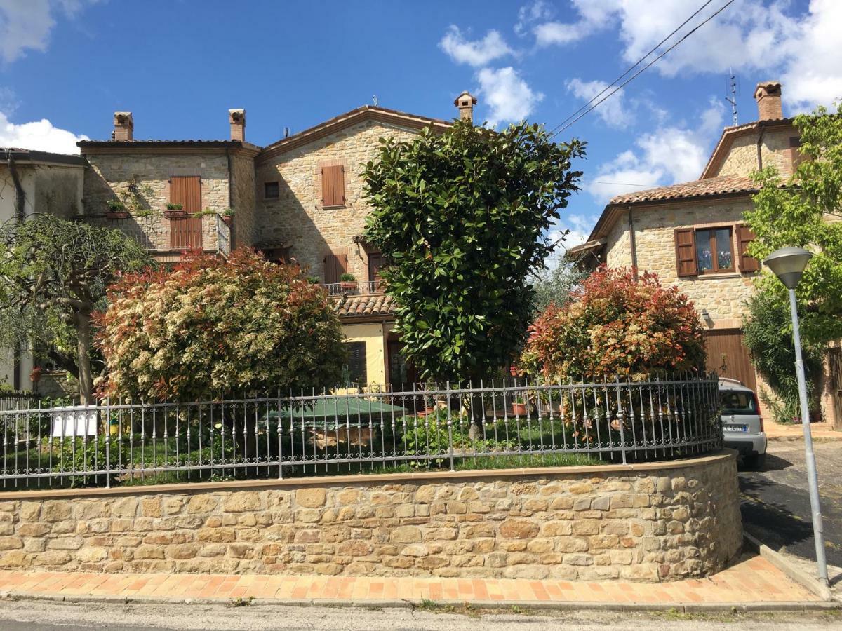 Appartamenti E Camere Il Poggio Di D'Angeli Lidia Auditore Exterior photo